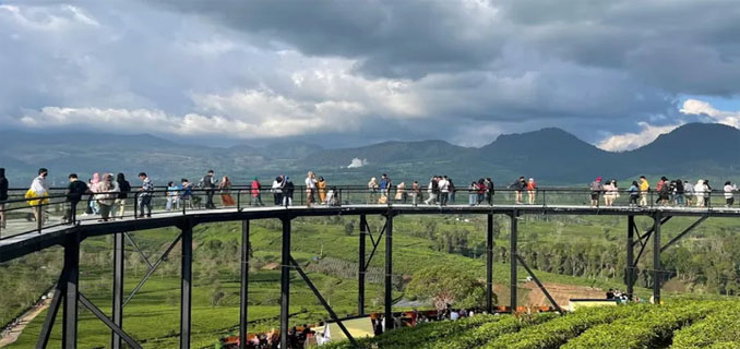 Mau ke Bandung? Ini 7 Travel Termurah untuk Musim Liburan Akhir Tahun